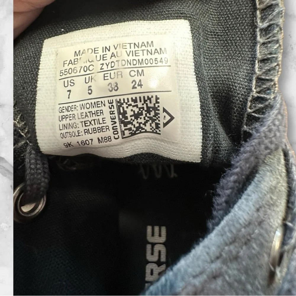 Converse All Star Chuck Taylor | size 7 | Hidden Wedge Suede | 550670C - Picture 6 of 6